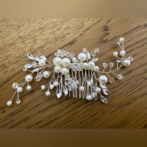 Elegant Pearl and Crystal Hair Comb